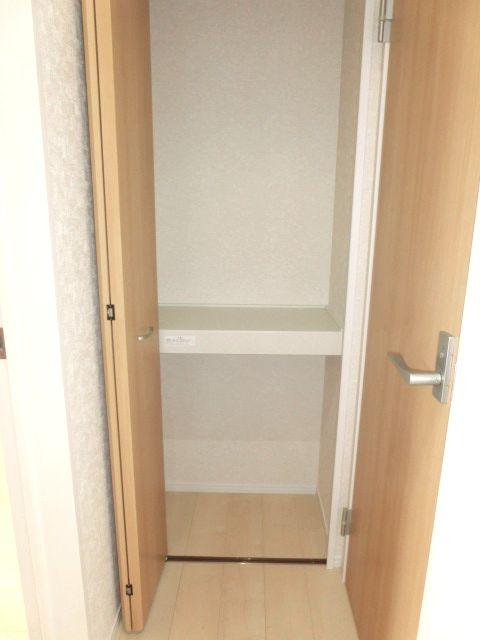 Other. With compartment on the second floor local