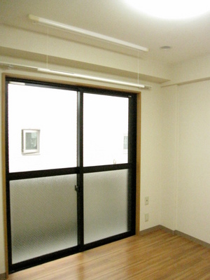 Living and room. Bright grain of the flooring is also coordinated with the furniture is ◎