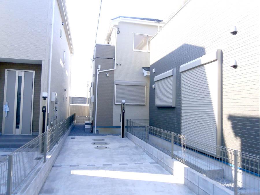 Local photos, including front road. Was building completed. Such as the actual image from per yang, We have to wait all the time so you can see directly.