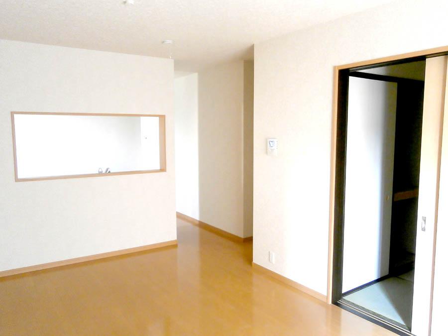 Living. Was building completed. Such as the actual image from per yang, We have to wait all the time so you can see directly.