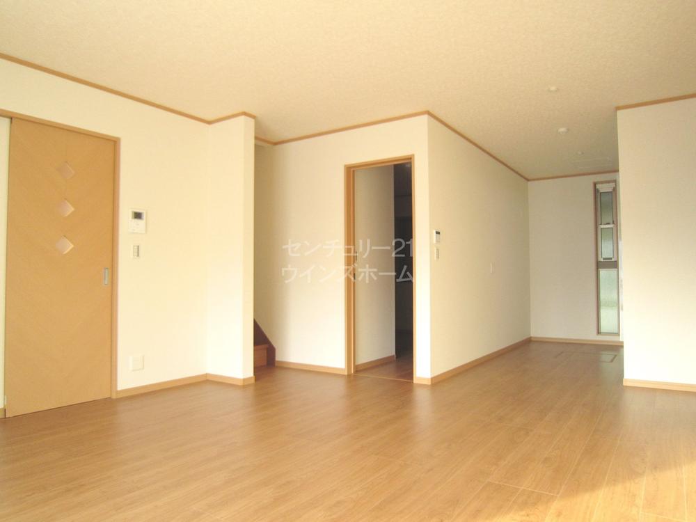 Living. Living (December 2013) living room facing the shooting south balcony ☆ In bright space where the light of the sun plug with two faces lighting