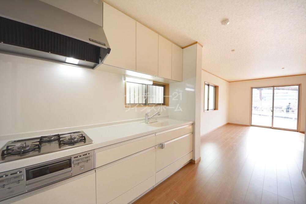 Kitchen. Kitchen (12 May 2013) is a functional kitchen, such as excellent artificial marble top of the sink and interior of the shooting noise design