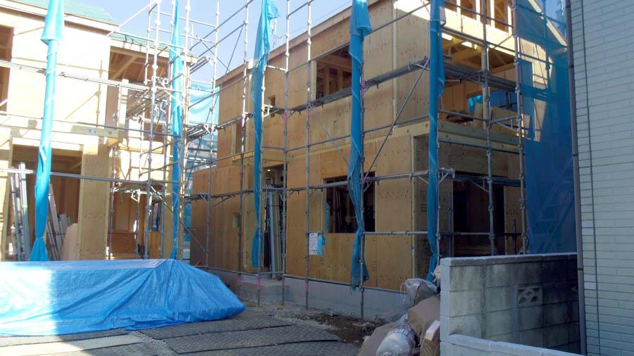 Local photos, including front road. We offer the same use the finished model house of this property. Please feel free to contact us.