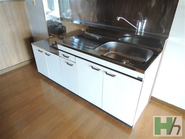 Kitchen. Gas stove will be installed. 