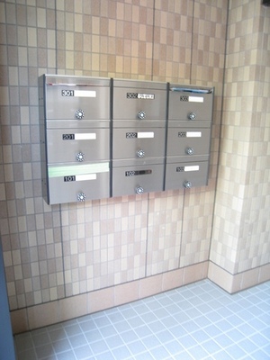 Other common areas. There is also a set post