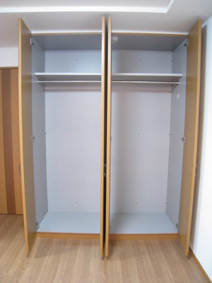 Receipt. 6.1 Pledge of Western-style storage space