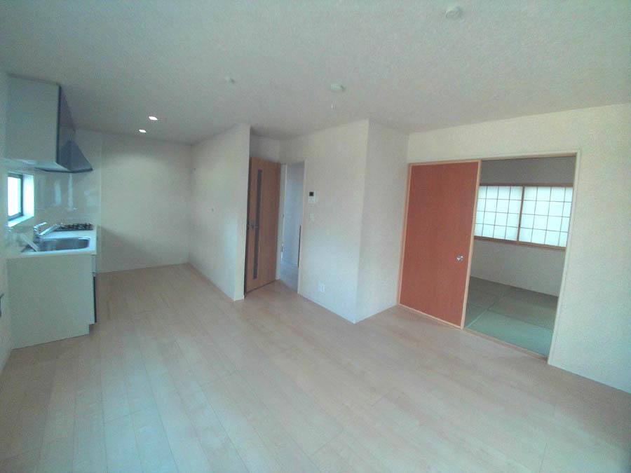 Living. Was building completed. Such as the actual image from per yang, We have to wait all the time so you can see directly.