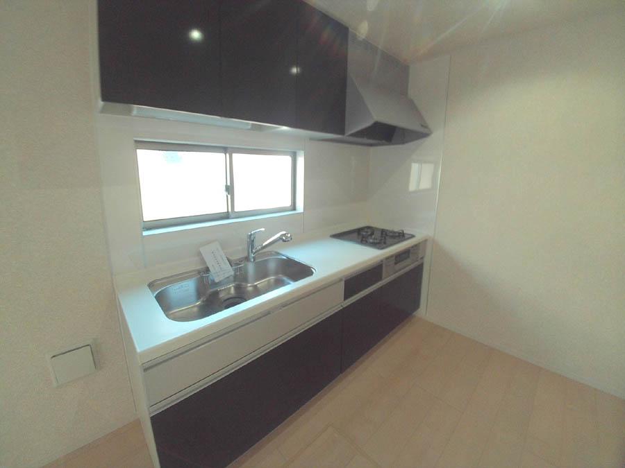 Kitchen. Was building completed. Such as the actual image from per yang, We have to wait all the time so you can see directly.