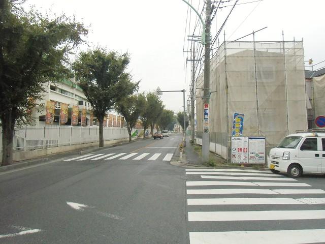 Local photos, including front road. East side road Local (October 29, 2013) Shooting