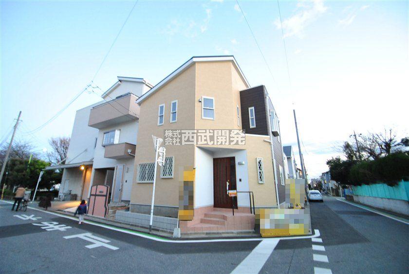 Local photos, including front road. Local (12 May 2013) Shooting