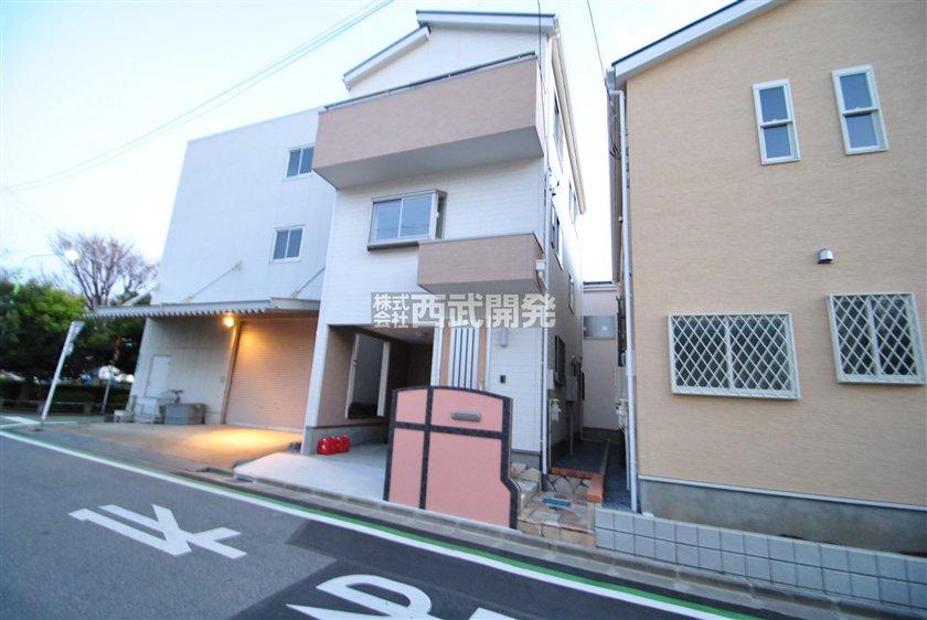 Local appearance photo. Local (12 May 2013) Shooting