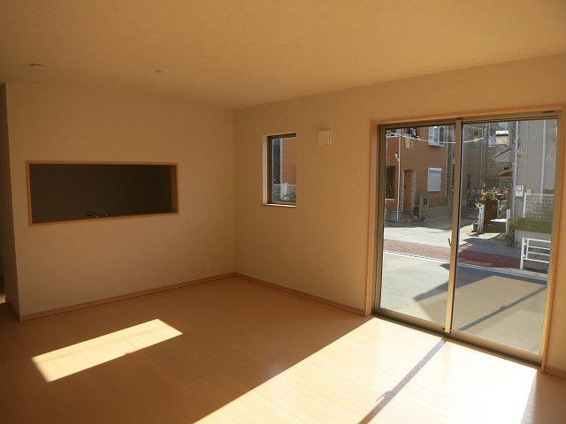 Same specifications photos (living). Example of construction