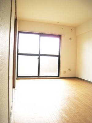 Living and room. There is depth