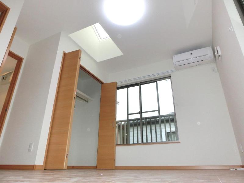 Other. Skylight also there is a bright room