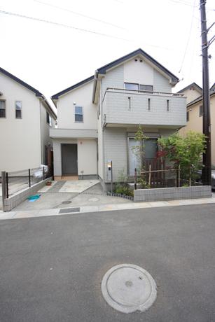 Local appearance photo. The land which was blessed with the convenience of the station walk 3 minutes, Open-minded cityscape birth which arranged 6m road to the center. More peace of mind every day of life ・ Change in safety, Residence of the "all-electric + 2 × 4 construction method". 