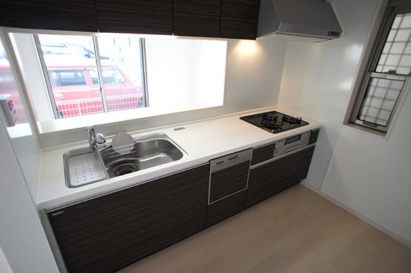 Kitchen. Face-to-face kitchen can feel your family close Indoor (10 May 2013) Shooting Building 2