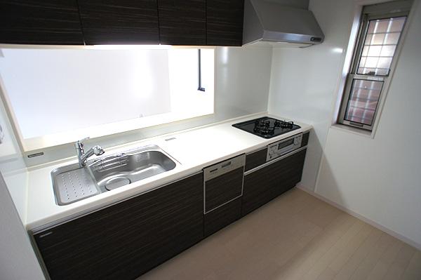 Kitchen. Indoor (10 May 2013) Shooting Building 3