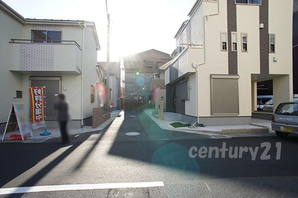 Local photos, including front road. Local (10 May 2013) Shooting