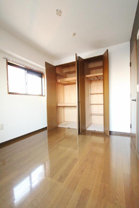 Other room space. Storage capacity also has each room enhancement. The rooms are clean