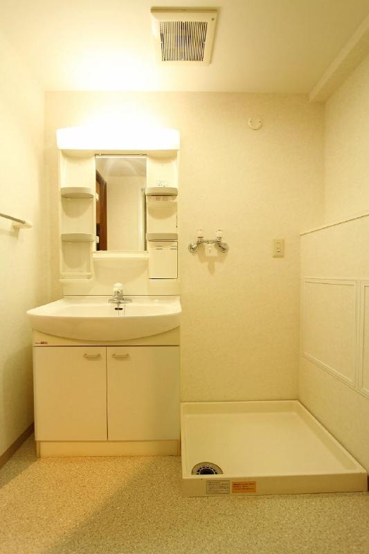 Washroom. Dressing room and wash space Spacious, easy-to-use
