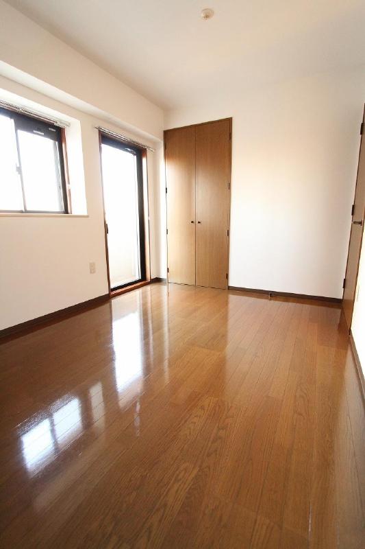 Other room space. There is a window on the corner room unique all rooms, A bright room