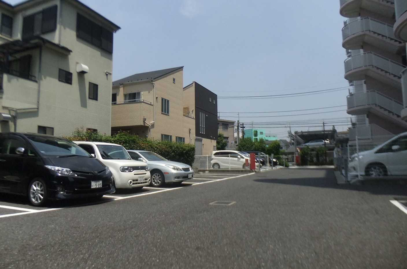 Parking lot. There yard bike Large bike is also possible consultation