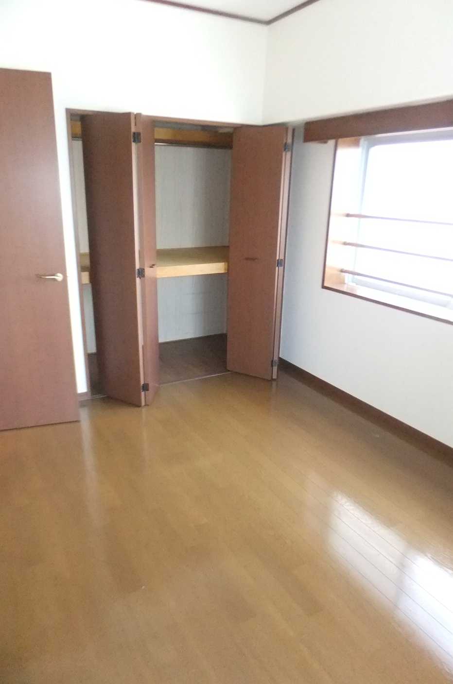 Other room space. 5.8 Pledge Western-style