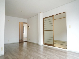 Living and room. Living spacious 10 Pledge