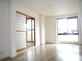 Living and room. Bright living ・ Air-conditioned