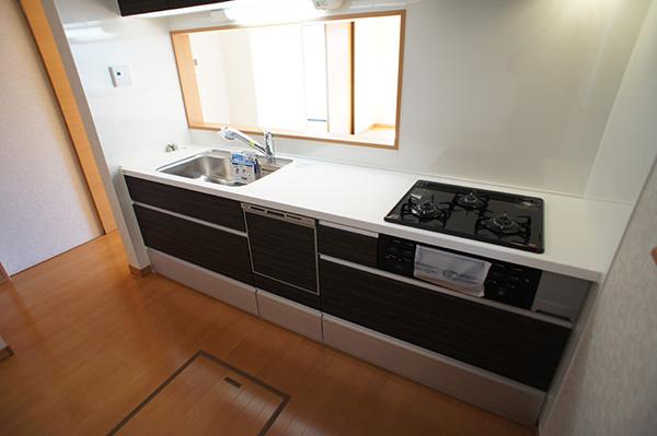 Kitchen. Indoor (11 May 2013) Shooting Building 3