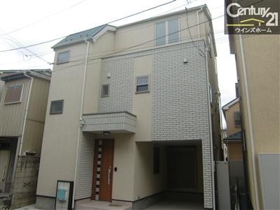 Local appearance photo. Building 3