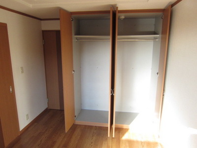 Receipt. Large closet with