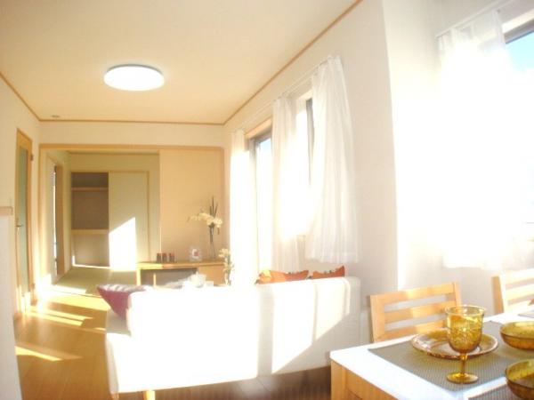 Living. Furniture that is reflected in the photograph ・ Small parts are not included in the sale. 