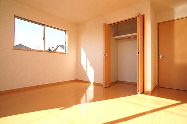 Non-living room. 1 Building