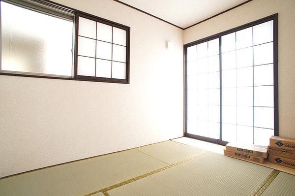 Non-living room. 1 Building