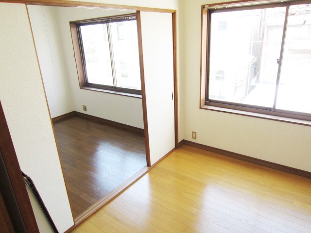 Living and room. Separate reference is a picture