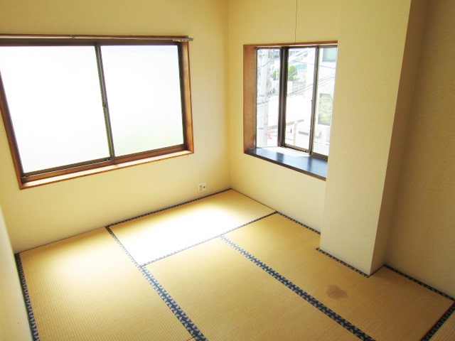 Living and room. Separate reference is a picture