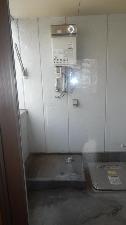 Balcony. Laundry yard