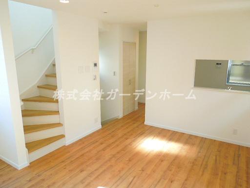 Living. Station 10-minute walk ・ shopping, Good location designer House of the popularity of public institutions close, Floor heating, Dishwasher, Please visit Grenier is attractive same day ・ Immediate Available