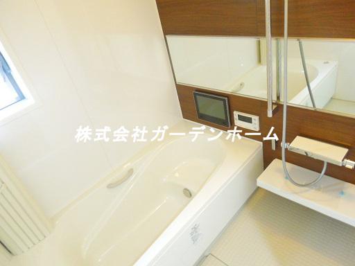 Bathroom. Station 10-minute walk ・ shopping, Good location designer House of the popularity of public institutions close, Floor heating, Dishwasher, Please visit Grenier is attractive same day ・ Immediate Available