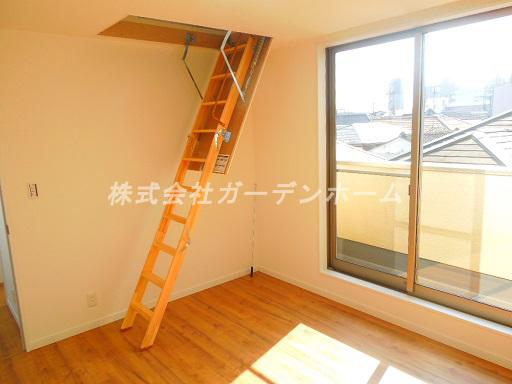 Other introspection. Station 10-minute walk ・ shopping, Good location designer House of the popularity of public institutions close, Floor heating, Dishwasher, Please visit Grenier is attractive same day ・ Immediate Available