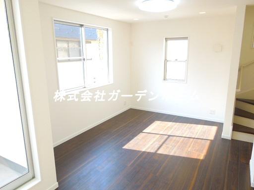 Living. Station 10-minute walk ・ shopping, Good location designer House of the popularity of public institutions close, Floor heating, Dishwasher, Please visit Grenier is attractive same day ・ Immediate Available