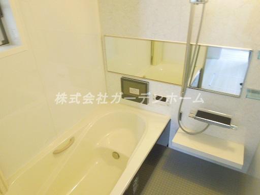 Bathroom. Station 10-minute walk ・ shopping, Good location designer House of the popularity of public institutions close, Floor heating, Dishwasher, Please visit Grenier is attractive same day ・ Immediate Available
