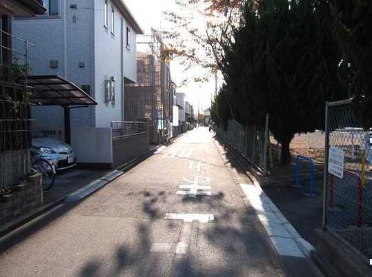 Local photos, including front road. Frontal road