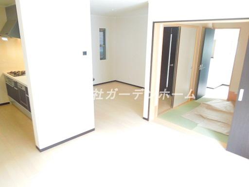 Living. Open living shades of flawless