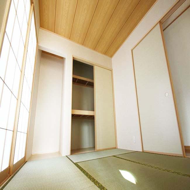 Model house photo. Zentominami facing shaping land spacious LDK16 ~ 20 Pledge large space popular counter kitchen to Tsuzukiai Japanese-style is attractive on the same day of your tour Allowed storage boast car space two (Building 3)