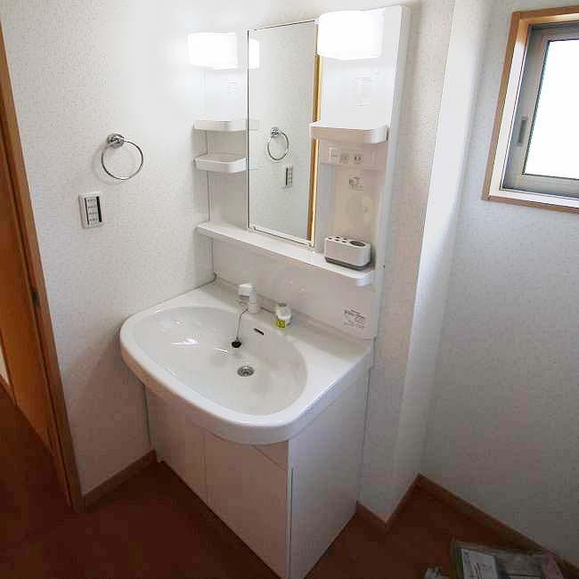 Model house photo. Zentominami facing shaping land spacious LDK16 ~ 20 Pledge large space popular counter kitchen to Tsuzukiai Japanese-style is attractive on the same day of your tour Allowed storage boast car space two (Building 3)