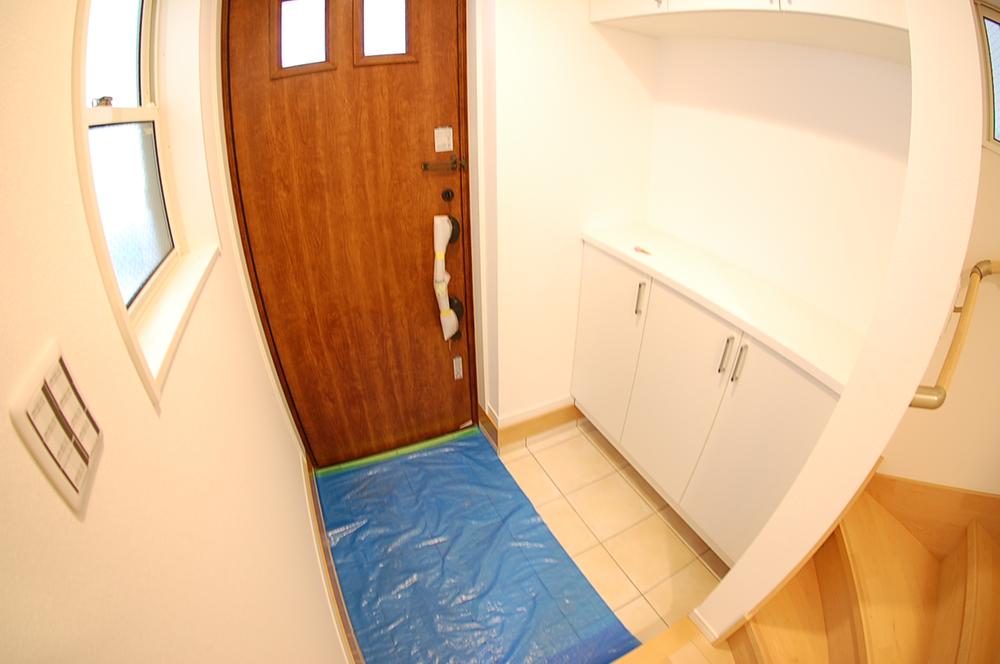 Entrance. Entrance warm