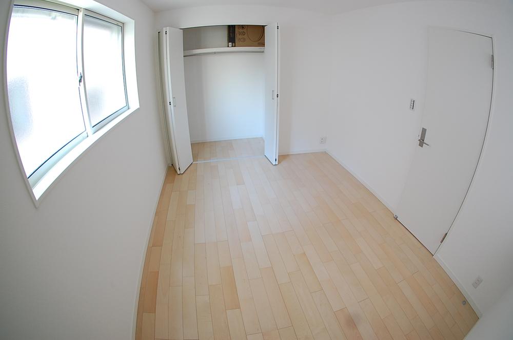 Non-living room. All rooms flooring