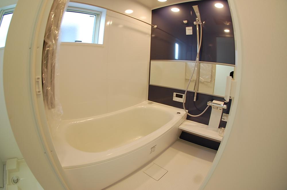 Bathroom. 1 tsubo bus that can stretch the legs